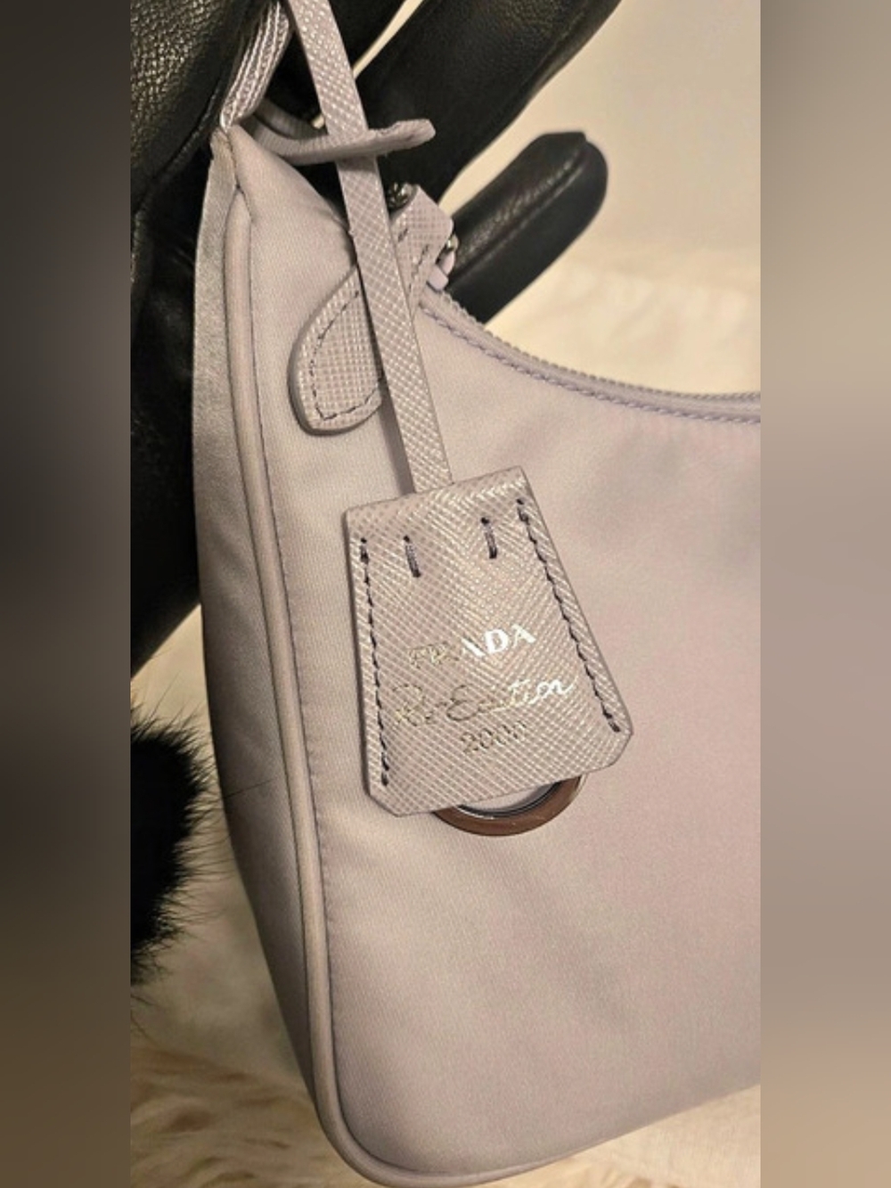 Authentic Prada Re-Edition 2000 👜 - Picture 2 of 12